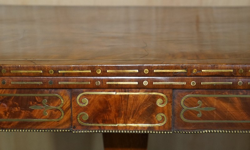 RESTORED ANTIQUE REGENCY CIRCA 1815 MAHOGANY & BRASS INLAID CARD GAMES TABLE gallery