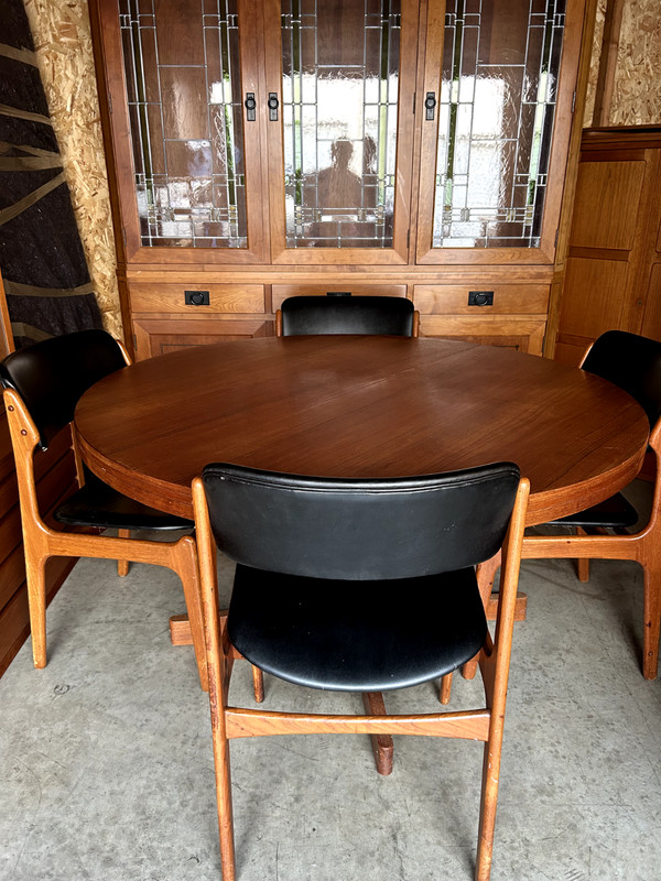 Arne Halvorsen Mid-Century Modern Round Teak Dining Table w Two Leave