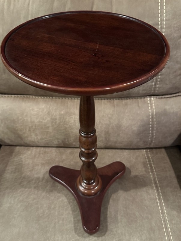 1998 Vintage Bombay Co End Table