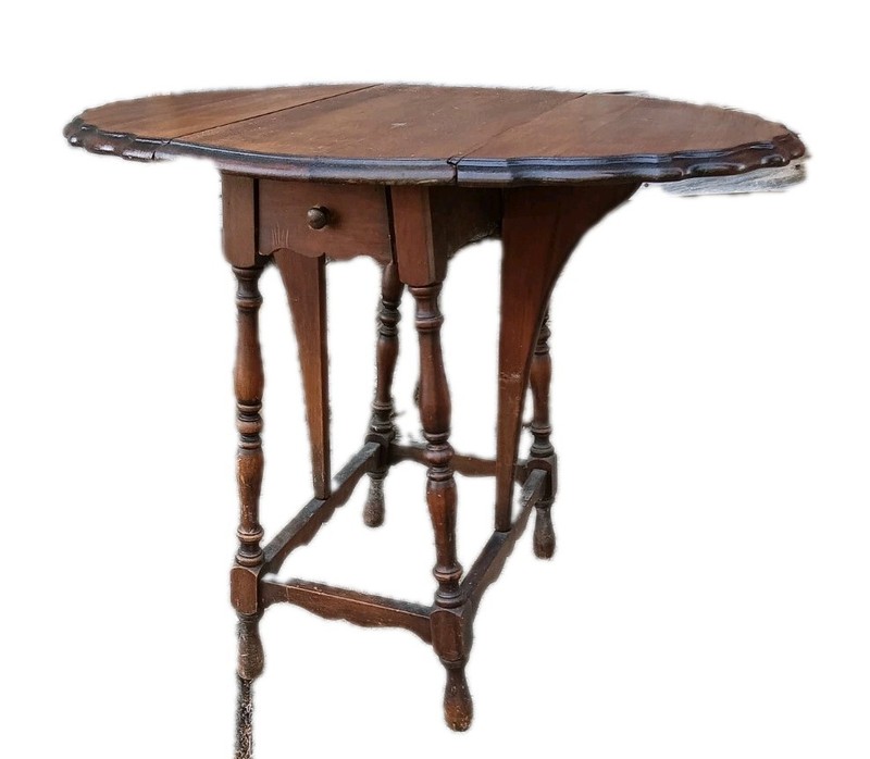 18th Century New England William And Mary Gate Leg Table gallery