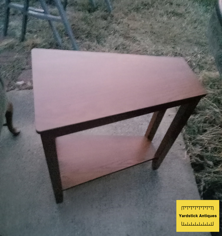 Oak Wedge Shaped End Table / Side Table (ET72)
