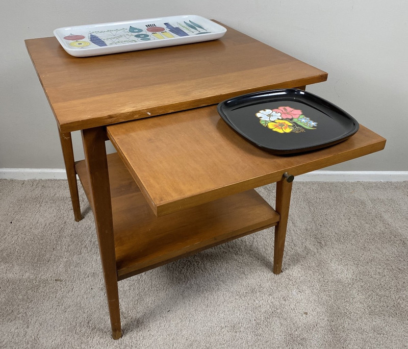 Mid Century Paul McCobb Winchendon Planner Group Side Table Pull Out Shelf 1950s gallery
