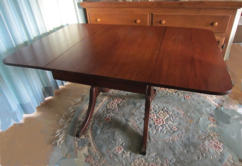 Vintage Mahogany Duncan Phyfe style Drop Leaf Dining Room Table 2 Extensions