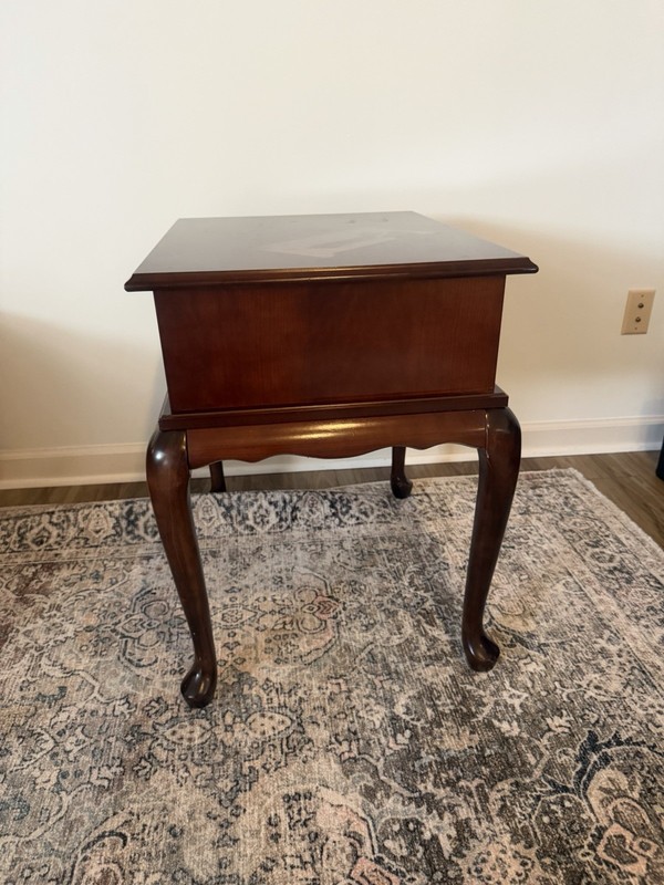 Vintage Bombay Company Queen Anne Mahogany TV Stand, Side Table… gallery