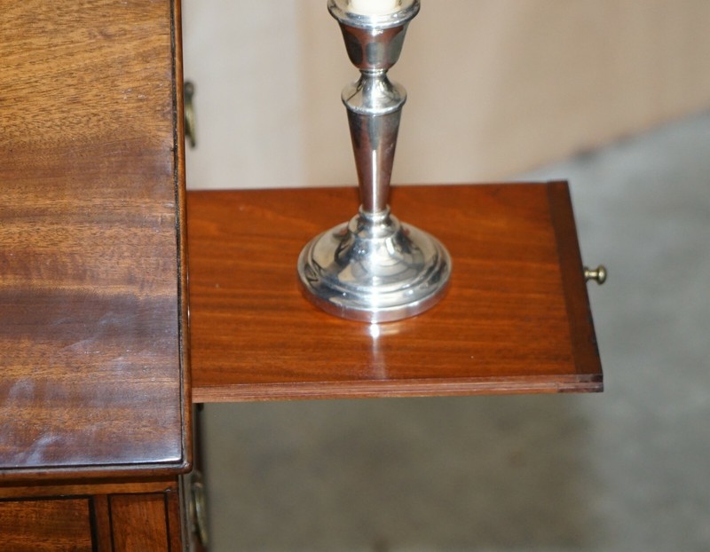 VERY FINE CIRCA 1780 GEORGIAN MAHOGANY READING TABLE WITH CANDLE SLIPS & SLOPE gallery