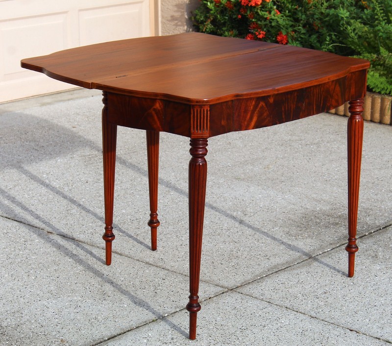 Antique Early 20th-Century Flame Mahogany Gateleg Game Table or Desk gallery