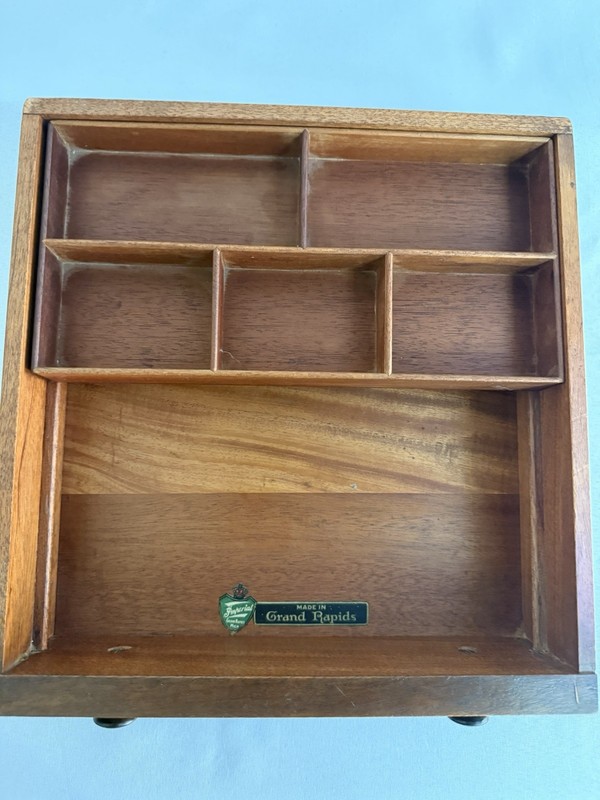 Imperial Grand Rapids Martha Washington Table gallery