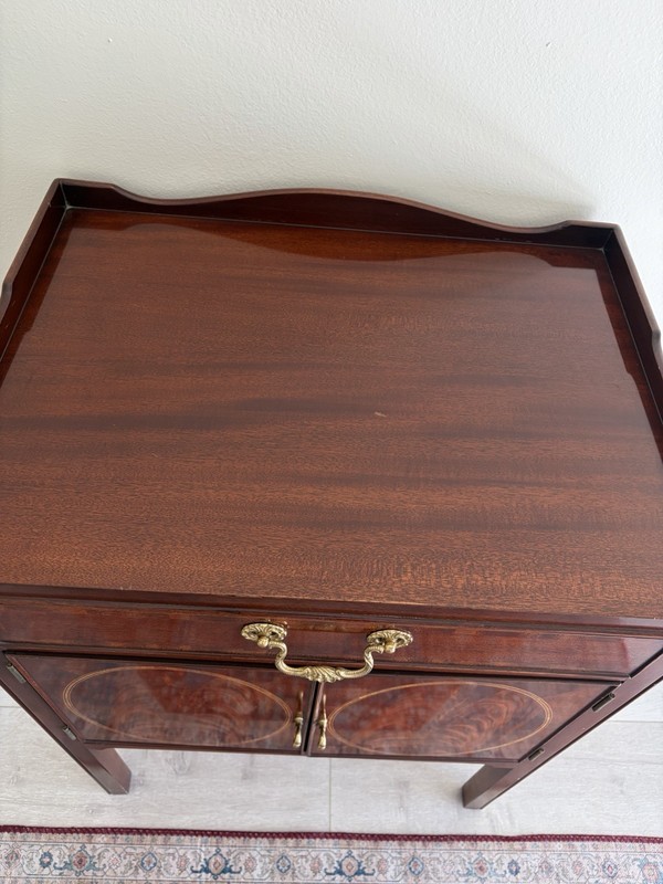 Council Craftsmen Mahogany End Table gallery