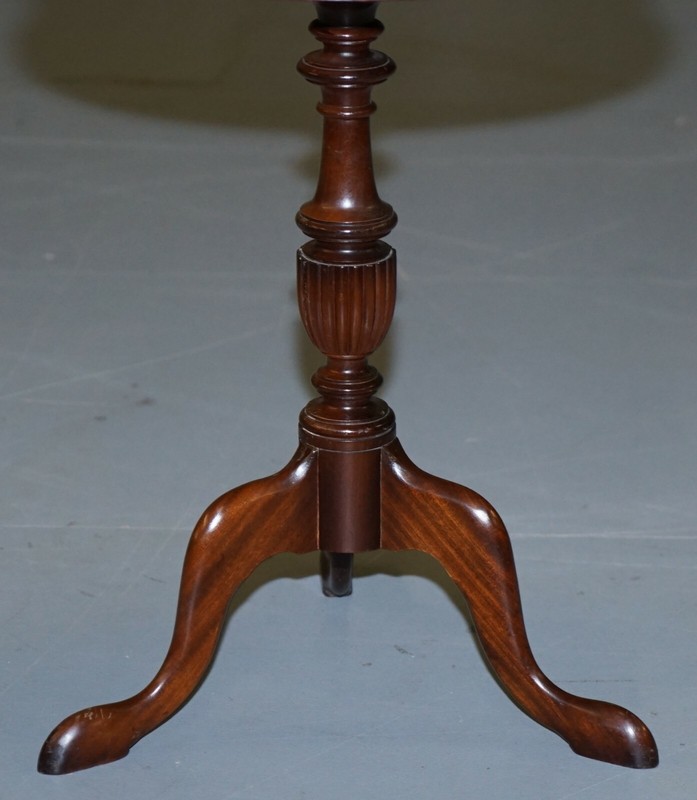 VINTAGE MAHOGANY WITH BROWN LEATHER TOP GALLERY RAIL SIDE END LAMP WINE TABLE gallery