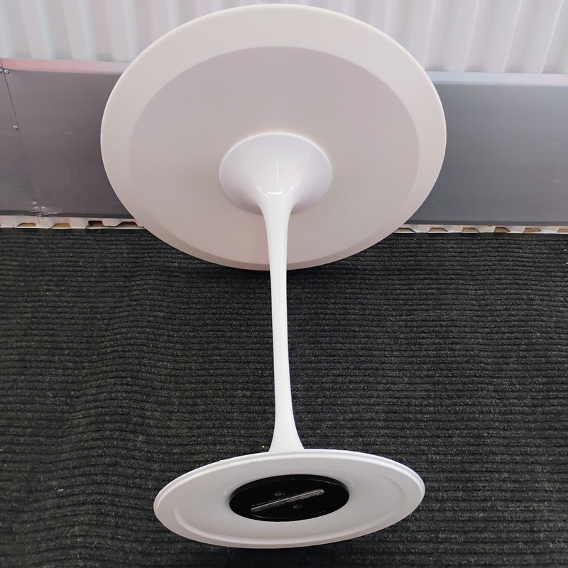 Eero Saarinen Tulip Side Table for Knoll 20" gallery