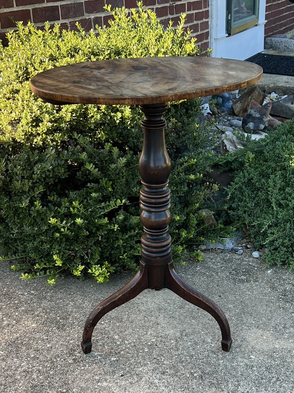 Federal Mahogany Candlestand turned post arched spider leg base 29×22” 19th C