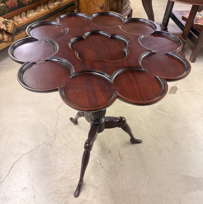 Vintage Mahogany Pie Crust Tea Table Tilt top Carved Occasional Table