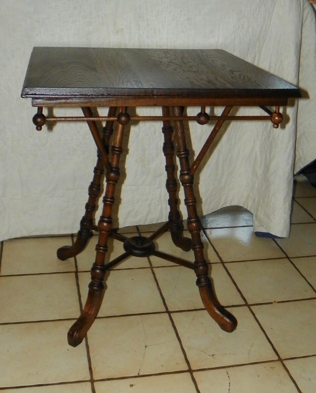 Quartersawn Oak Stick and Ball Parlor Table / Lamp Table (PRT2)