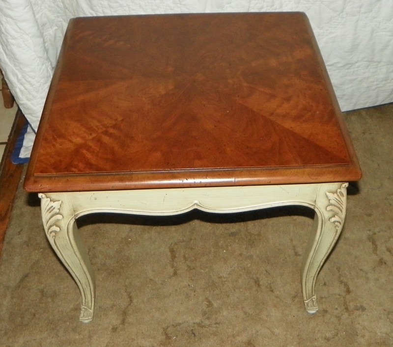 Walnut Henredon End Table with Book Match Veneer Top (ET257)