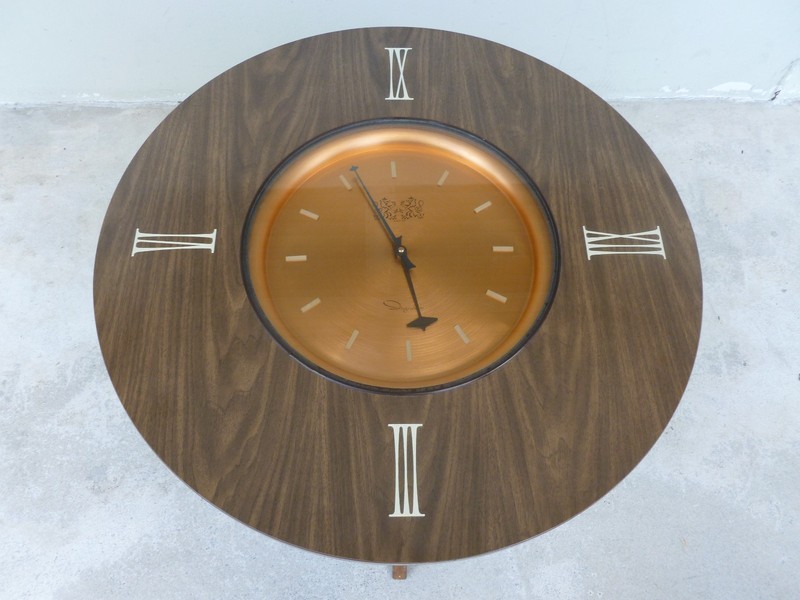 UNUSUAL MID CENTURY MODERN SPIDER LEG TABLE INSET W LARGE WORKING INGRAHAM WATCH