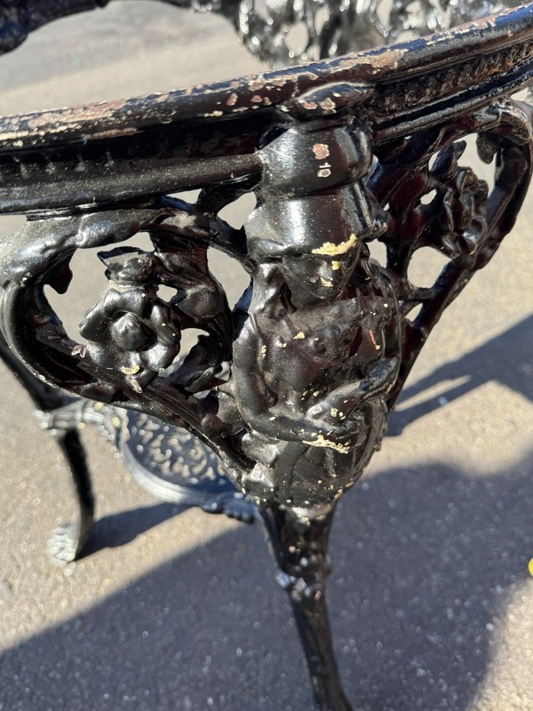 Rare Antique Cast Iron Britannia London Pub Table Chipped And Welded Black gallery