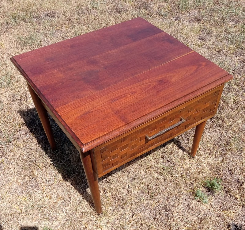 Mid Century Lane Walnut End Table / Side Table (ET798)