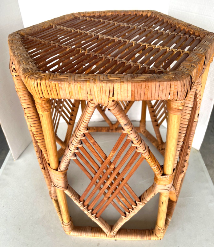 VTG HEXAGONAL ACCENT SIDE TABLE BAMBOO/CANE/RATTAN 1960’S-70’S BOHO REGENCY 19″