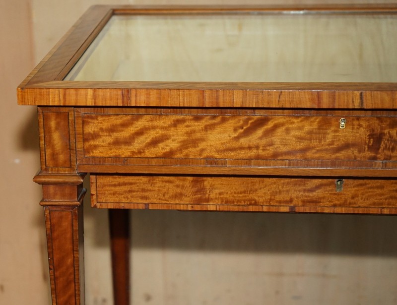 ANTIQUE SATINWOOD BIJOUTERIE GLASS DISPLAY CASE SIDE END TABLE FOR TRINKETS ETC gallery