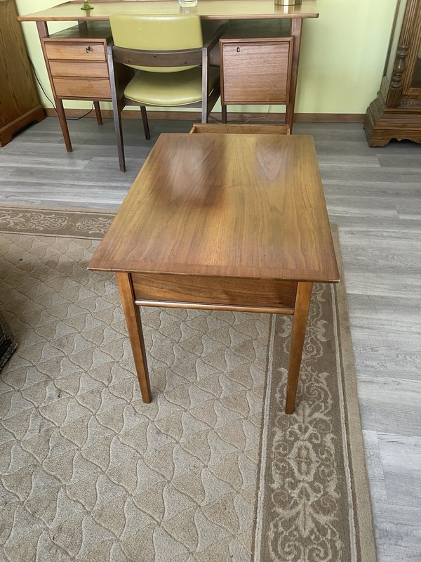 Wood Mid Mod End Table in good condition , brand unknown