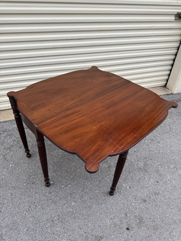 Exquisite 1920s American Sheraton Mahogany Console Table - Antique Elegance gallery