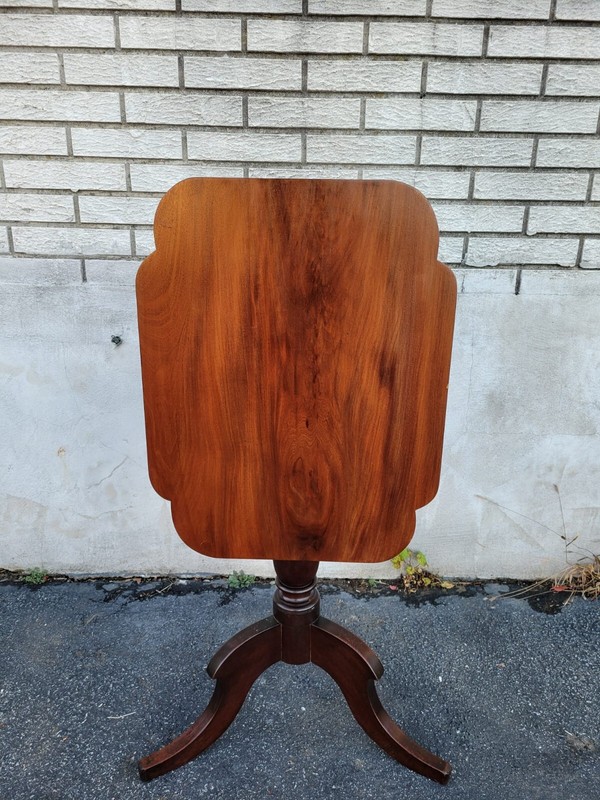 Antique Federal Sheraton Style Mahogany Tilt Top Tea Table Candle Stand gallery