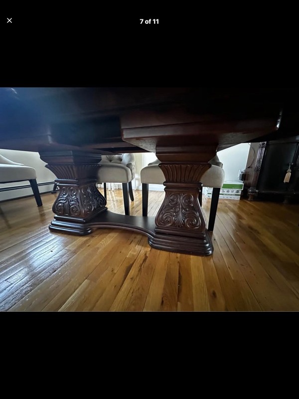 Raymond & Flanigan extendable dining room table, Protection pad and 6-chairs gallery