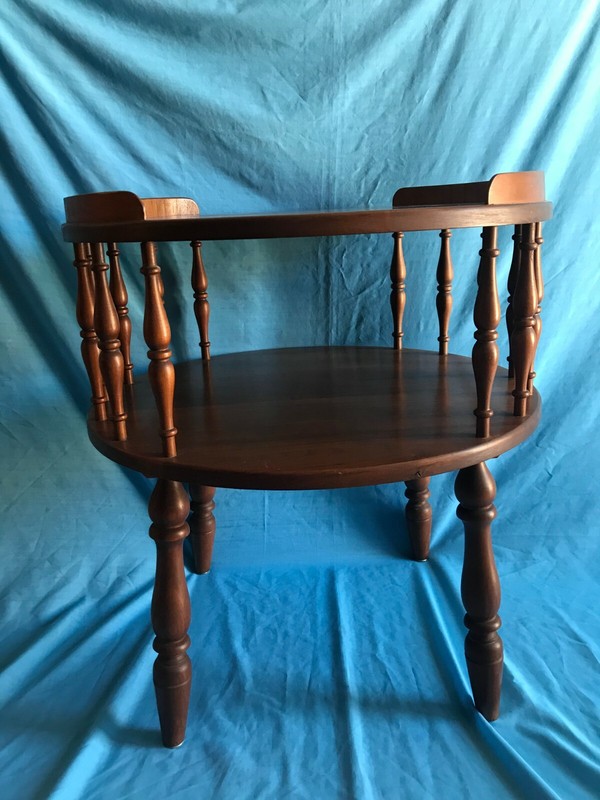 Vintage 22” Round Two-Tier Spindle End Table / Nightstand **LOCAL PICK-UP ONLY** gallery