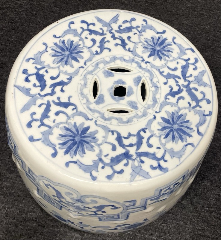 Vintage Chinese Porcelain Garden Stool Side Table Pedestal White Blue Chinoiser gallery