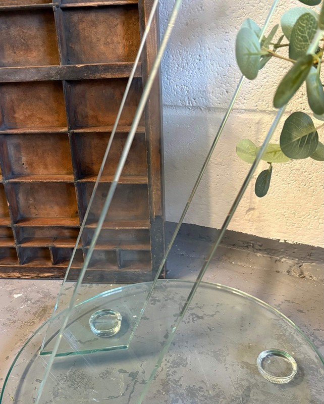 Vintage Italian 1980’s Tempered Glass Modern Side / drinks table Original Unique gallery