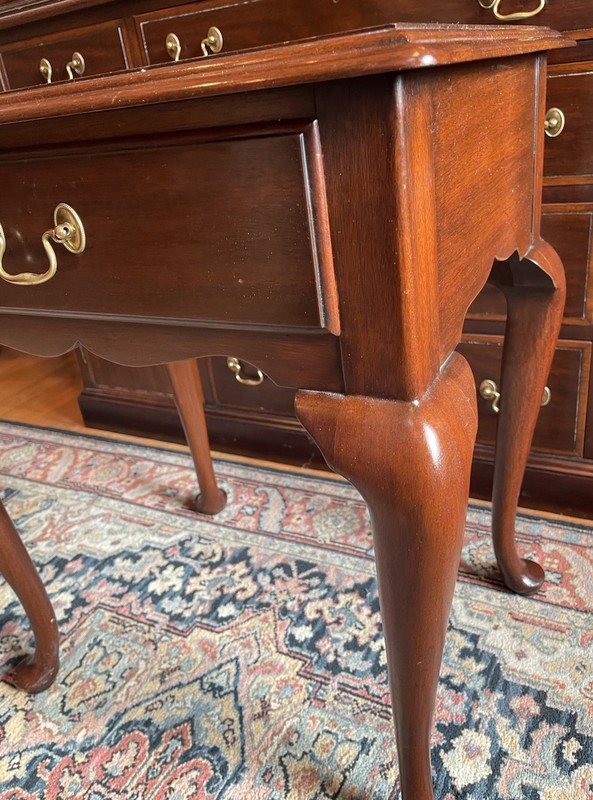 Henkel Harris Mahogany Queen Anne Night Stand or Side Table Finish 29 gallery