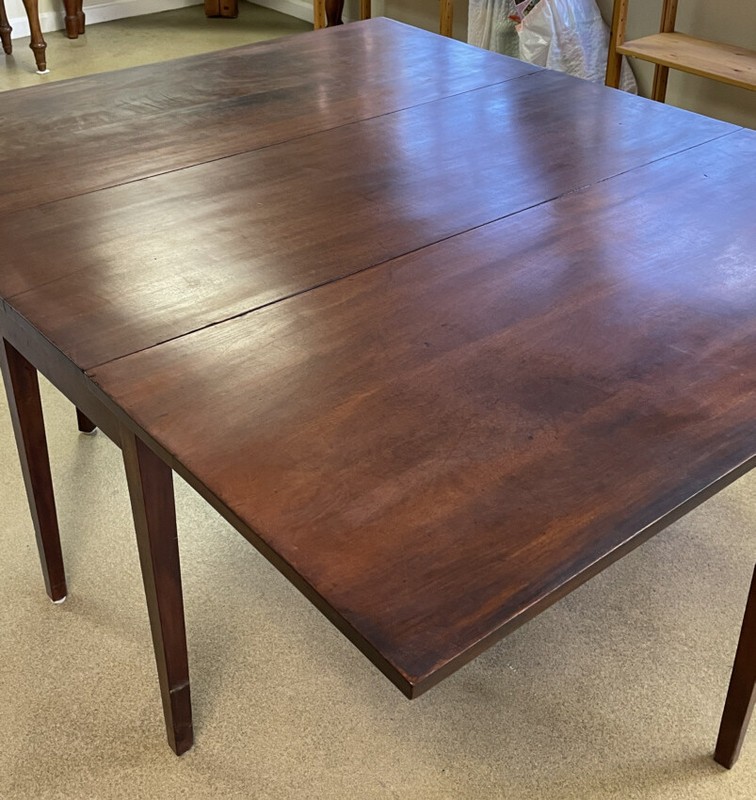 Rare American Hepplewhite San Domingo mahogany dining table Federal period c1810 gallery