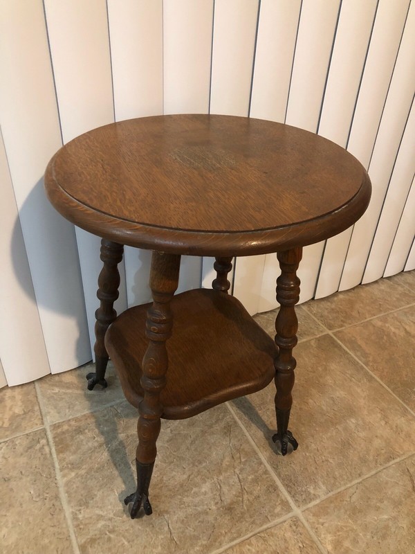 antique side Round table claw feet minor ware 19x15x15