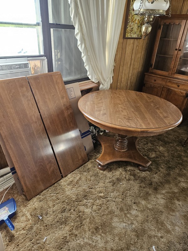 ethan allen pedestal table With 2 Leaves And Chairs
