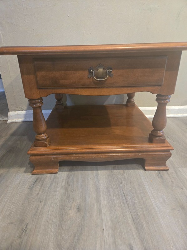 ETHAN ALLEN Heirloom Nutmeg Maple Colonial Early American 26″ Square Accent End