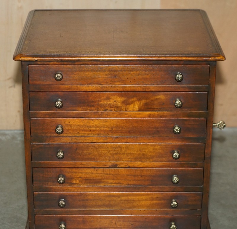 UNIQUE PAIR OF LOCKABLE THEODORE ALEXANDER NIGHTSTAND COLLECTORS DRAWERS TABLES gallery