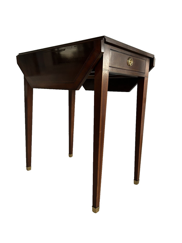 Baker Furniture Hepplewhite Style Mahogany Pembroke Side Table