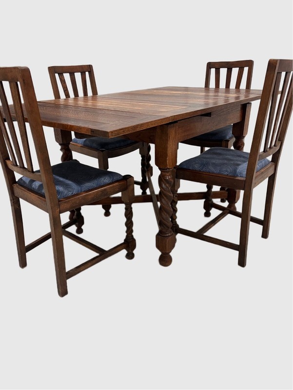 Antique English Tiger Oak Expandable Draw Leaf Table Dining Set, C. 1900