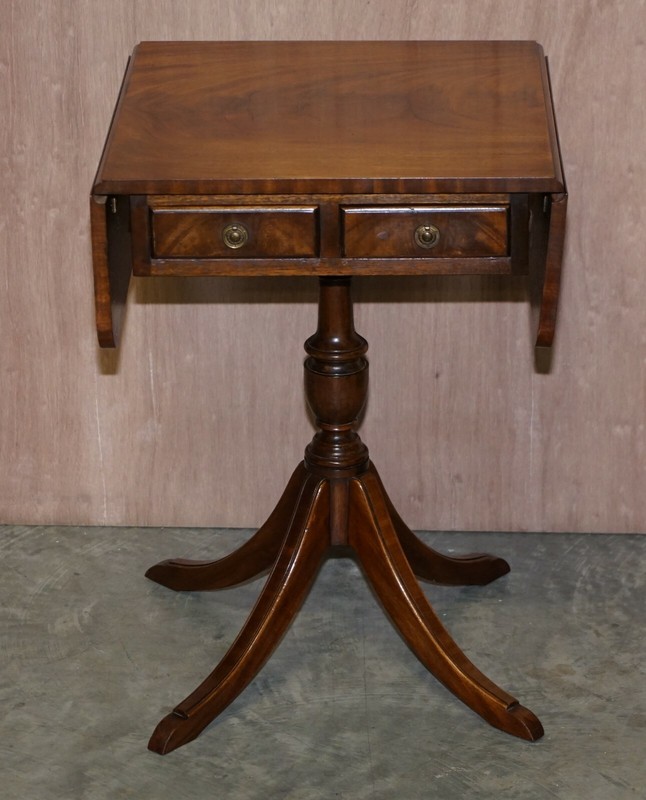 STUNNING BEVAN FUNNELL EXTENDING MAHOGANY SIDE END LAMP WINE CARD TABLE gallery