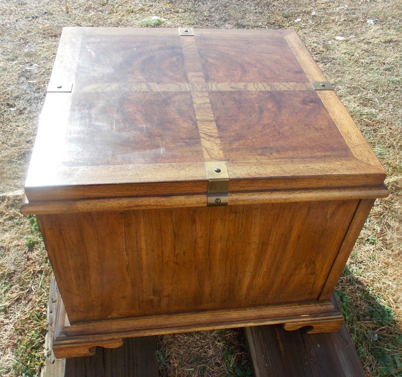 Oak Elm Book Match Veneer End Table / Side Table by Henredon (ET64) gallery