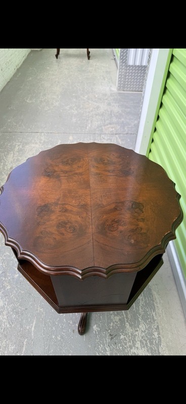 Mahogany octagonal revolving bookcase table with Queen Anne-style cabriole legs