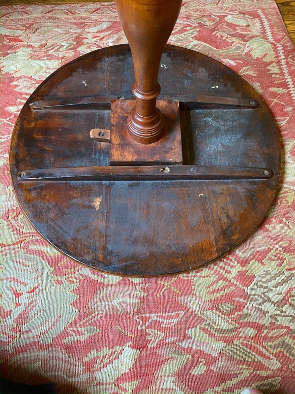 Queen Anne Style Round Tilt-Top Tea Table gallery