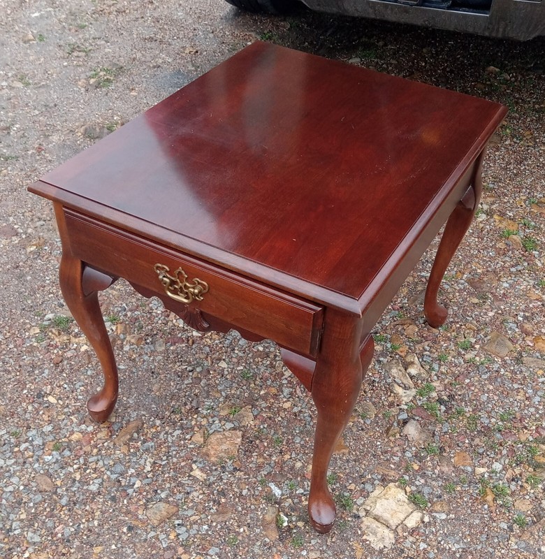 Cherry End Table / Side Table (ET733)
