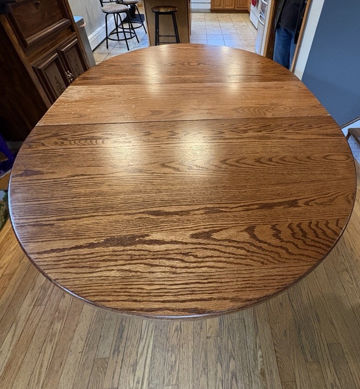 Round Oak Pedestal Dinning Table With Leaf (4’ Diameter) gallery