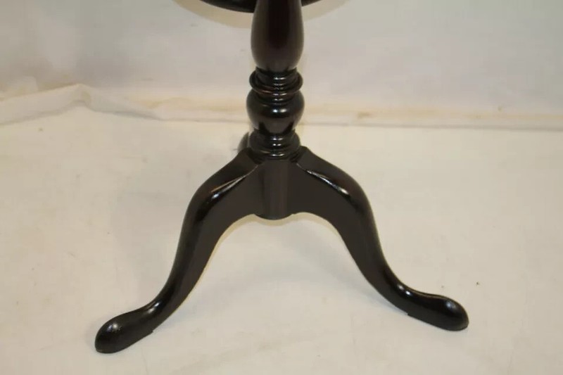 1920s English Queen Anne Chippendale End Side Table w/ Tilt Top–Antique Mahogany gallery