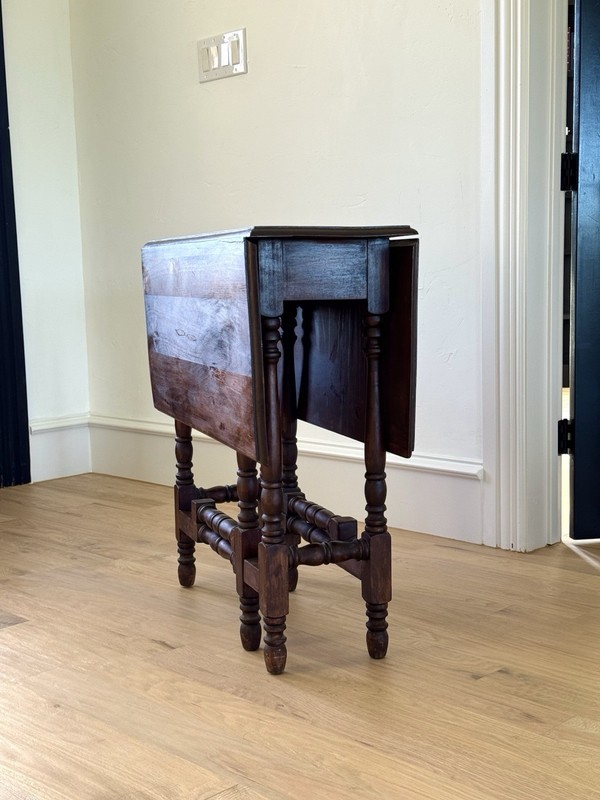 Classic English Country Gateleg Dining Table, Circa Early 1900s gallery
