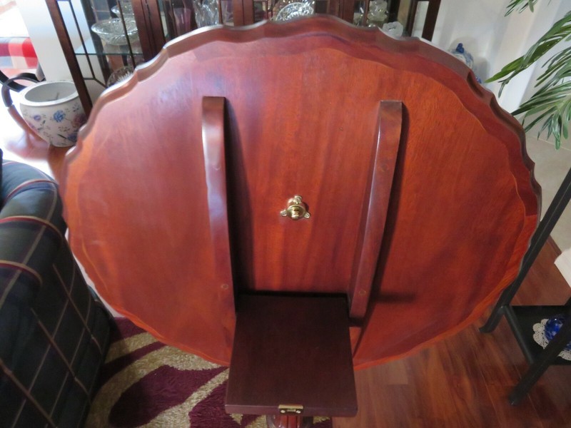 HICKORY CHAIR SOLID MAHOGANY PIE CRUST TILT TOP TABLE 30" Diameter gallery