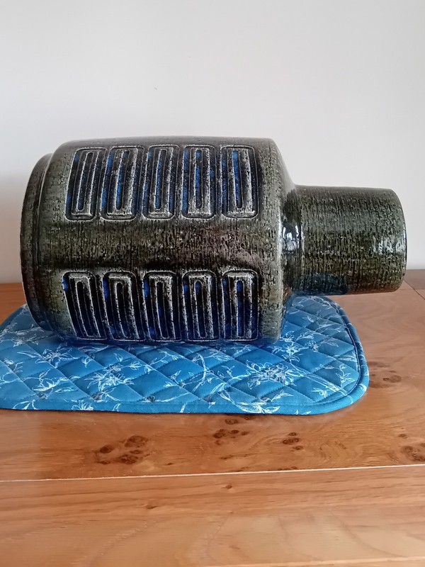 VINTAGE LARGE PALSHUS CHAMOTTE GREEN VASE BY PER LINNEMANN - SCHMIDT - MINT gallery
