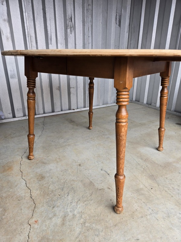 Vintage Ethan And Allen Circular Dining Room Table gallery