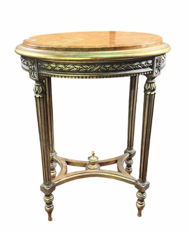 LOUIS XVI STYLE MARBLE TOP GUERIDON STYLE TABLE WITH FLUTED AND TAPERED LEGS